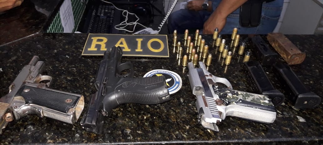 Em ação rápida CPRaio da PMCE captura trio e apreende três pistolas e