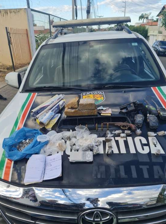 Pmce Apreende Armas De Fogo Drogas E R Dios Comunicadores Em Sobral