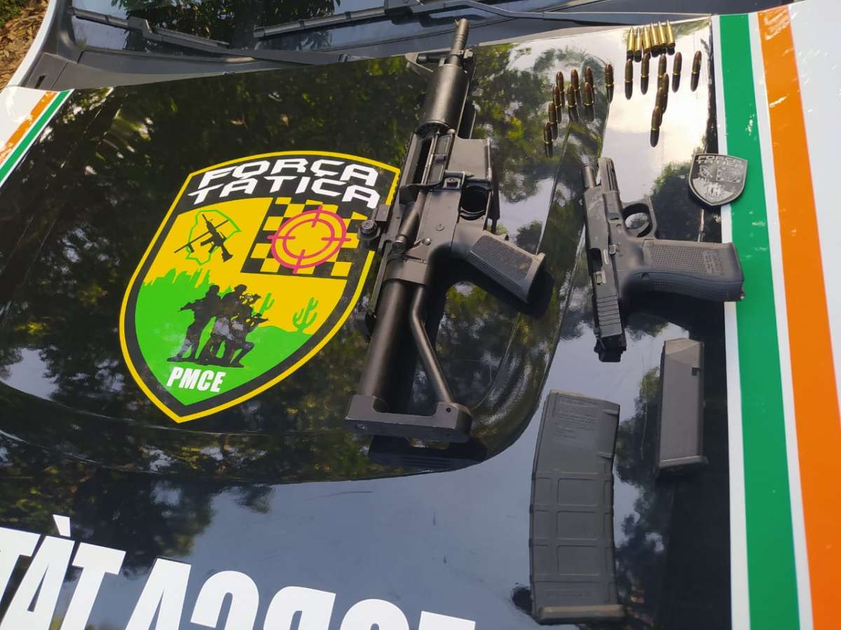 For A T Tica Da Pmce Apreende Fuzil E Mais Seis Armas Durante A Es Em