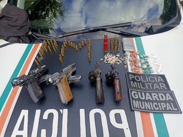 Cinco Suspeitos De Integrarem Grupo Criminoso S O Capturados Armas