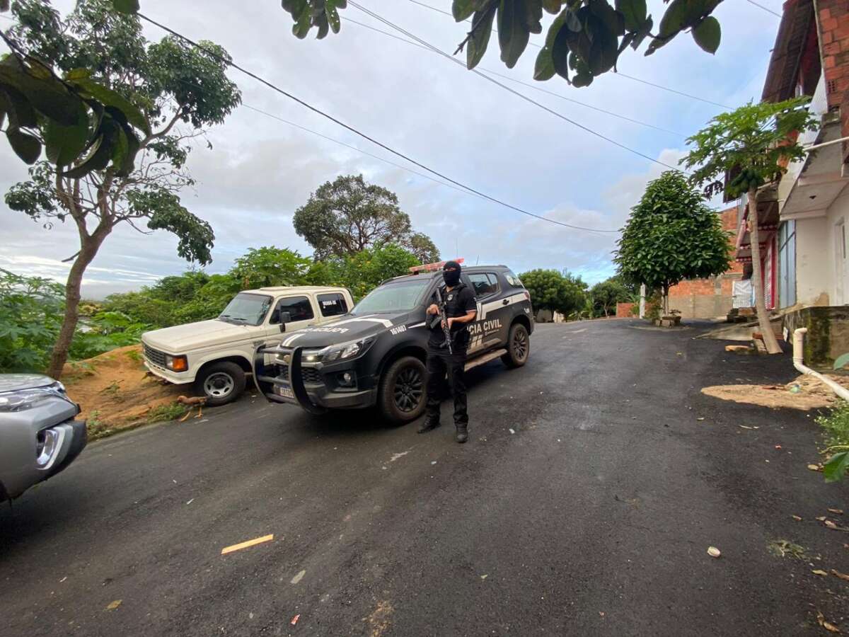 Operação da PC CE em Viçosa do Ceará resulta na prisão de cinco