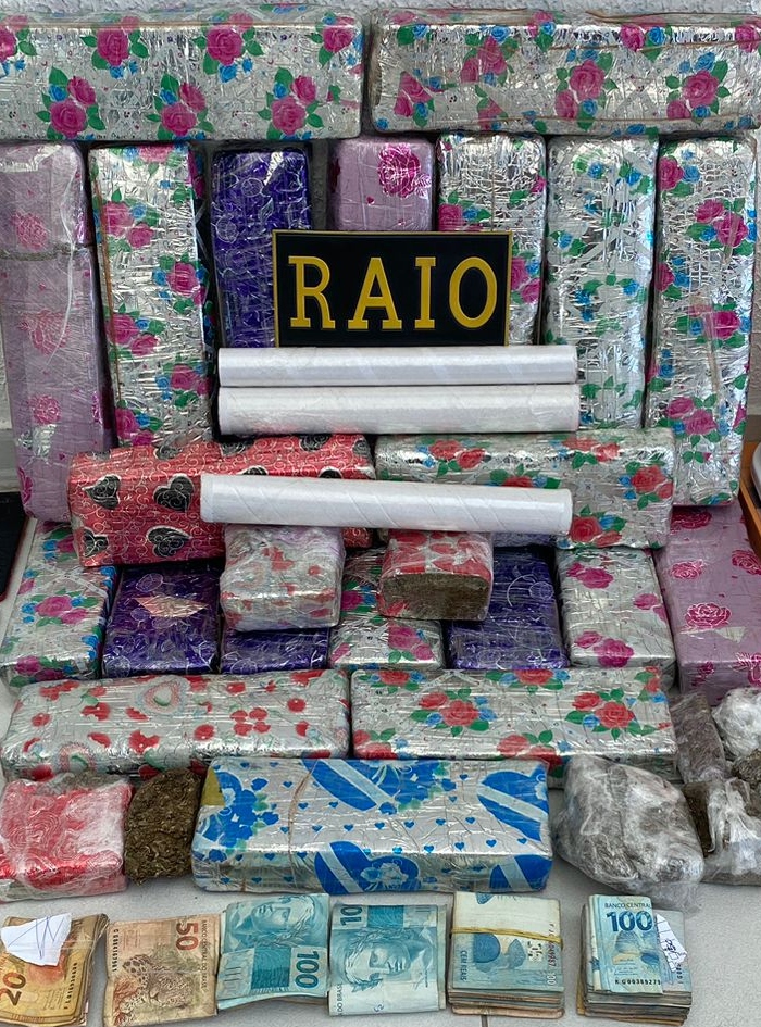 Pol Cia Militar Prende Mulher E Apreende Kg De Maconha No Bairro