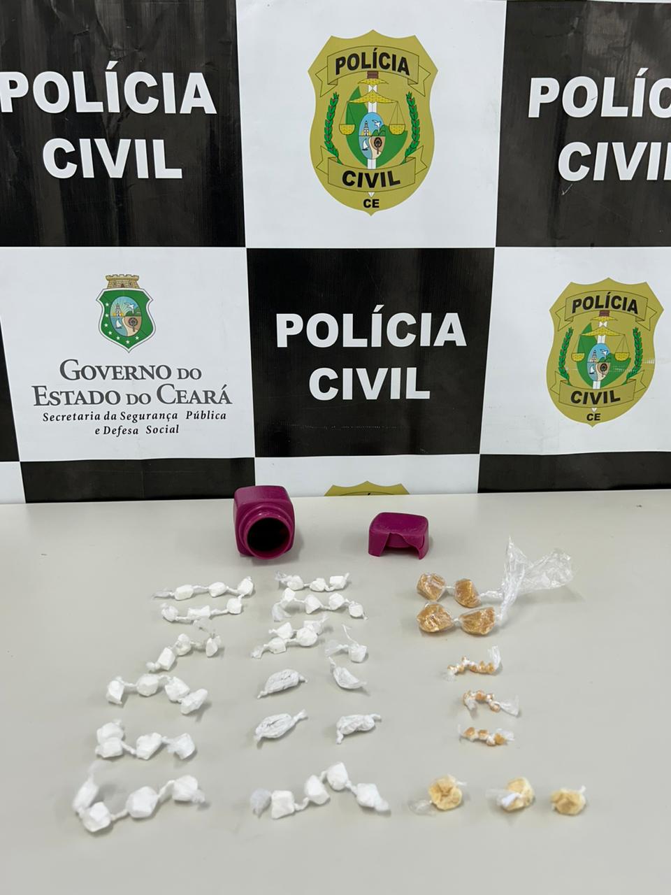 Pai E Filha S O Presos Em Flagrante Suspeitos De Tr Fico De Drogas Em